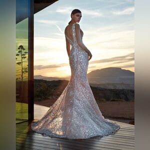 Pronovias White Lace Wedding Dress